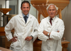 Robert Ostermann, directeur général des Boulangeries Paul, et leur fondateur Francis Holder