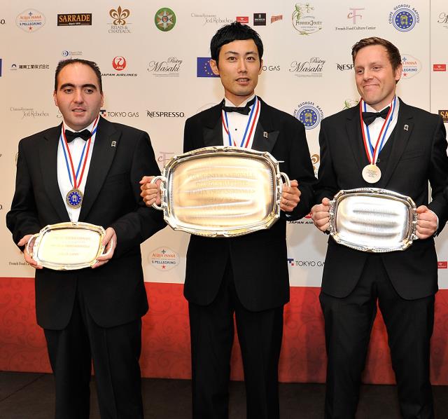 De gche à dte : Michael Bouvier - France en troisième position, Shin Miyazaki - Japon, lauréat de la Coupe Georges Baptiste Internationale 2012, et Soren Kruse Ledet - Danemark, en deuxième position.