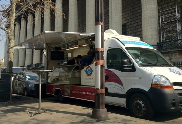 5. LE CAMION QUI FUME - food-truck de burgers (Paris).
