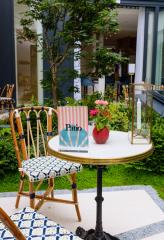 Vu le succès estival du patio éphémère de Maison Albar Hotels - Le Vendome, à Paris (IXe), un...