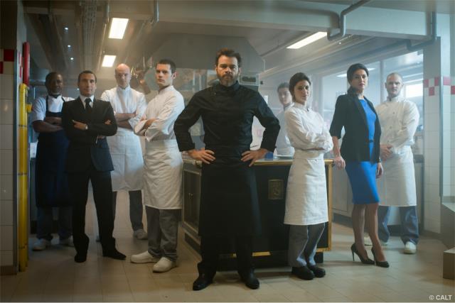 Clovis Cornillac et les principaux personnages de la saison 1 de Chefs