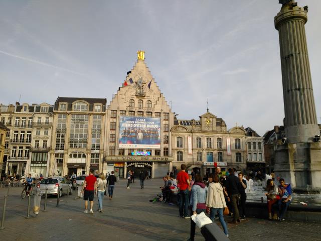 La Grand Place de Lille était aux couleurs de l'équipe de France.