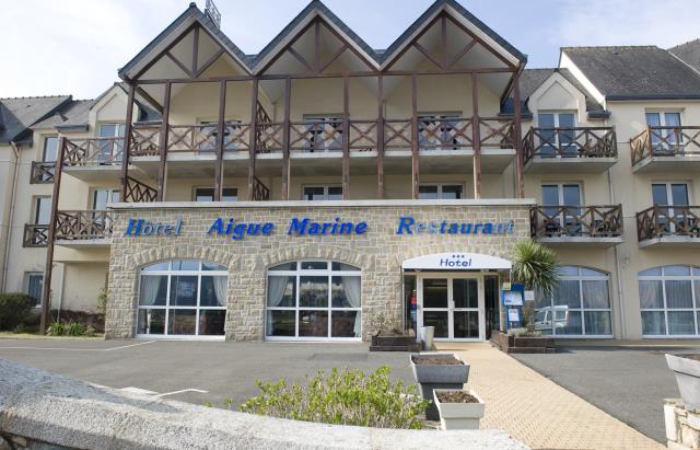 Aigue Marine, un hôtel planté au début du port de plaisance de Tréguier