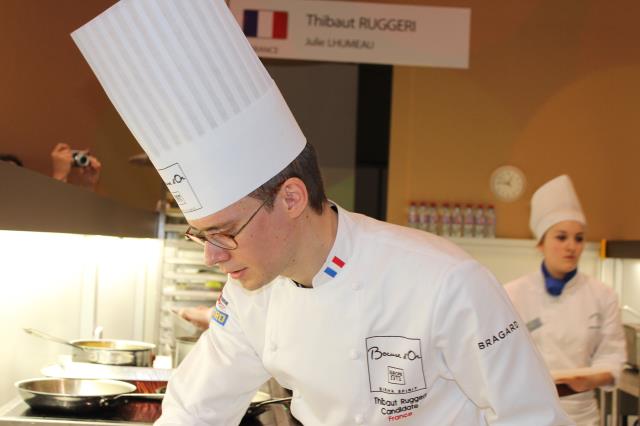 A Bruxelles, Thibaut Ruggeri, très concentré, défend les couleurs de la France.