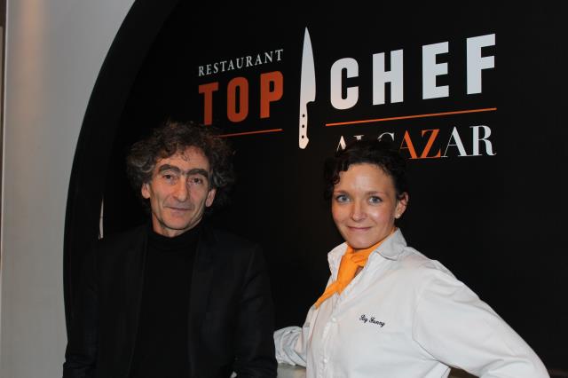 Michel Besmond, directeur général de l'Alcazar à Paris et Fanny Rey, finaliste de Top Chef et en cuisine dans le restaurant pour quelques jours.