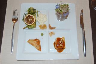 Thon en trilogie: en tartare au sésame, grillé aux arachides et en croustillant au wasabi,...