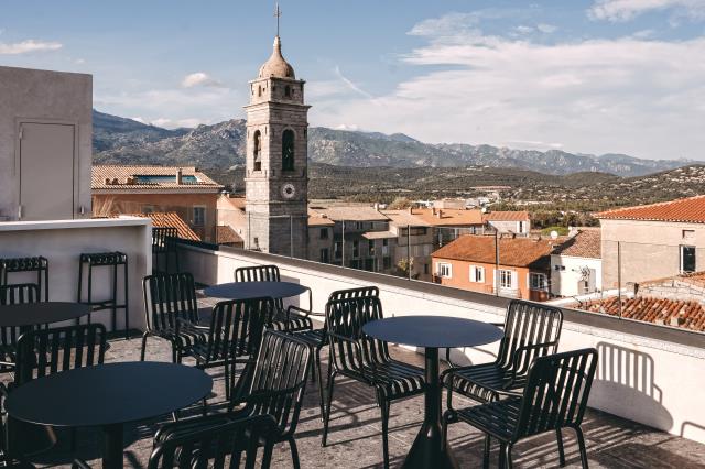 Le rooftop de l'hôtel Moderne de Porto-Vecchio, en Corse. 