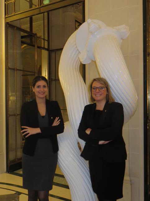 Alexandra Pirzadeh et Sophie Carter-Fontaine sont respectivement chargée de recrutement et adjointe au DRH au sein du Meurice, à Paris.