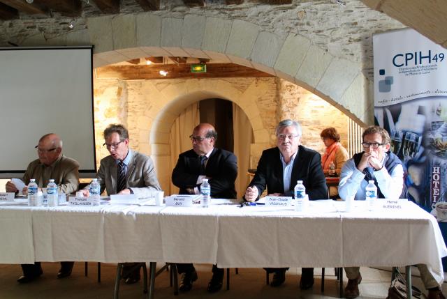 L'AG de la CPIH 49 s'est tenue en présence notamment de Robert Rival, adjoint au Tourisme de Bouchemaine (49), François Taillandier (président CPIH 49), Gérard Guy (président CPIH), Jean-Claude Vrignaud (CPIH 49) et Hervé Guérinel (CPIH 49).