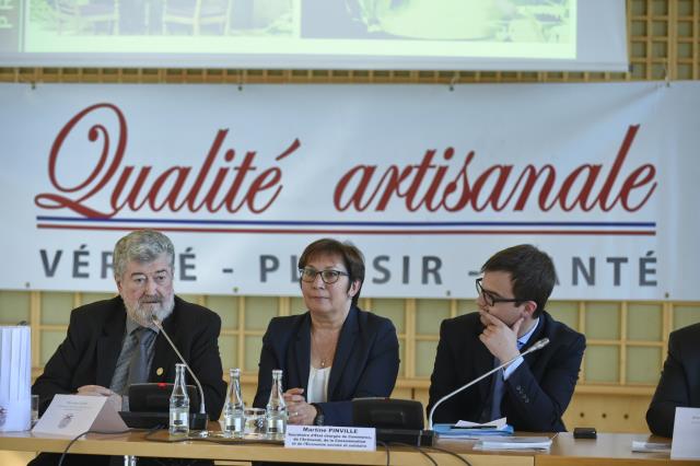 Claude Izard (à gauche) et Martine Pinville lors de l'assemblée générale des Cuisineries Gourmandes.