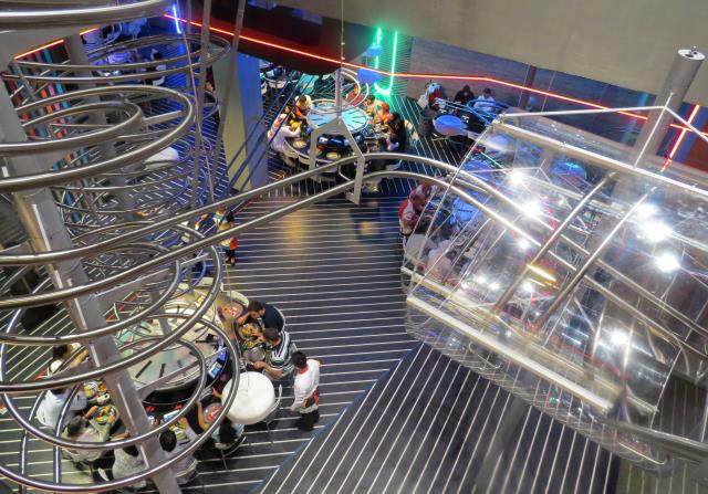 Avec ses 360 places, le Rollercoaster Restaurant d'Abu Dhabi fait figure de vaisseau amiral du groupe à l'export.