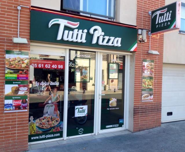 L'une des soixante boutique de pizza à emporter Tutti Pizza