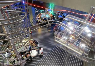 Avec ses 360 places, le Rollercoaster Restaurant d'Abu Dhabi fait figure de vaisseau amiral du...