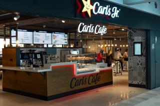 Le troisième établissement Carl's Jr vient d'ouvrir ses portes à l'aéroport Paris-Charles de...