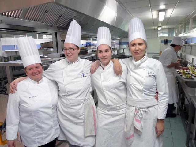 Les professeurs de cuisine femme du lycée Jean Drouant à Paris. De gauche à droite : Marie-Laure Carbonnier, Dorothée Labarre, Nathalie Piella et Laurence Garnier.