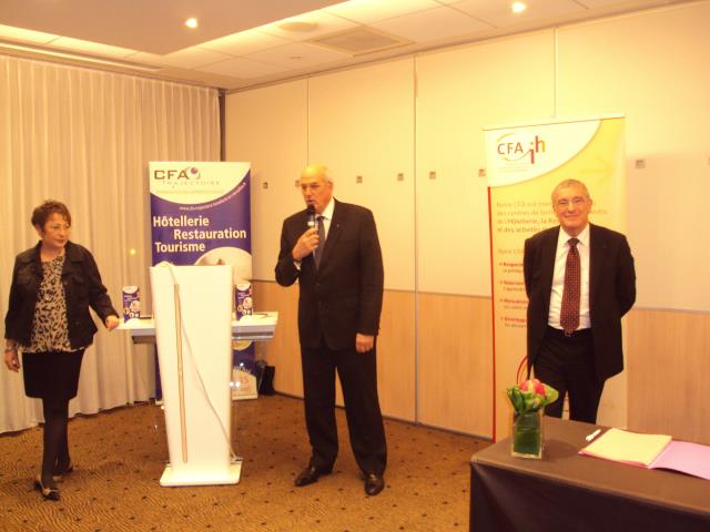Patricia Marcerou, responsable de la Licence, Philippe Coin, président et Bernard Troy, directeur du CFA Trajectoire