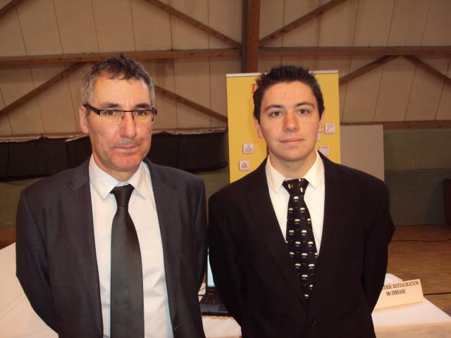 Le directeur du lycée Hôtelier Jacky Ribeyre et Clément Pachot étudiant Bac pro section Européenne
