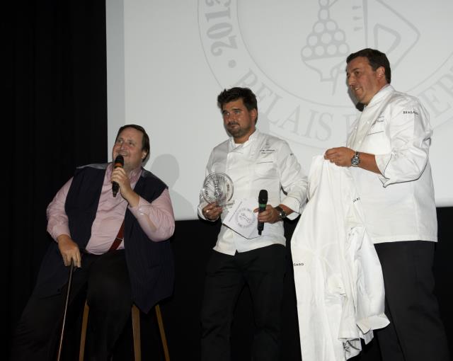 De gauche à droite : Philippe Continici, lauréat du Prix du meilleur livre de pâtisserie 2013, Sébastien Bouillet et Frédéric Cassel.