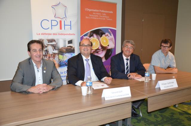 De g à d, Yvonnick Briand, Gérard Guy, Philippe Quintana et Eric Micault, président de l'Apiih Pays de Loire.