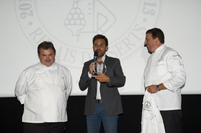 Pierre Hermé et Frédéric Cassel entourant le meilleur Pâtissier 2013 : Christophe Michalak.