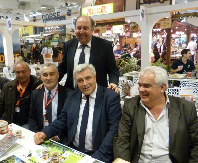 Le ministre Frédéric Cuvellier a fait une escale sur le restaurant Ephèmère de la région Corse tenu par des stagiaires de l'AFPA d'Ajaccio, supervisés par leur directeur Jean-Baptiste Maestrali (debout).