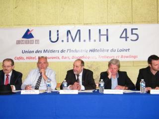 Le bureau de l'Umih 45 : Dominique Salmon, Gilbert Guttin, Jean-Louis Jama, Dominique Degenne,...