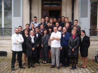 Les 26 élèves du lycée des métiers de l'hôtellerie et du tourisme de Blois (41), accompagnés de...