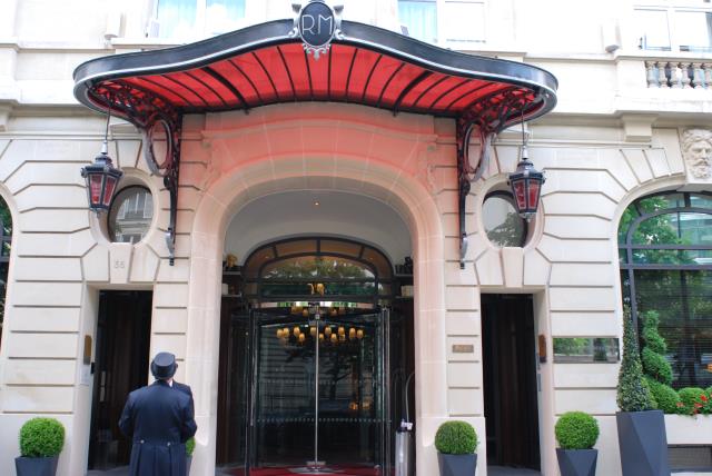 Econome au Royal Monceau depuis 24 mois, Pierre-Alexis Defontaine achalande une quinzaine de services à l'hôtel