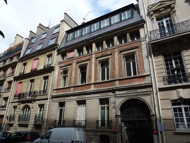 L'immeuble rue Leroux à Paris (XVIe) rachété par Novaxia est actuellement en cours de transformation.