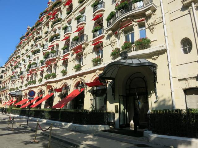 L'emblématique palace de l'avenue Montaigne vient de rouvrir après rénovation.