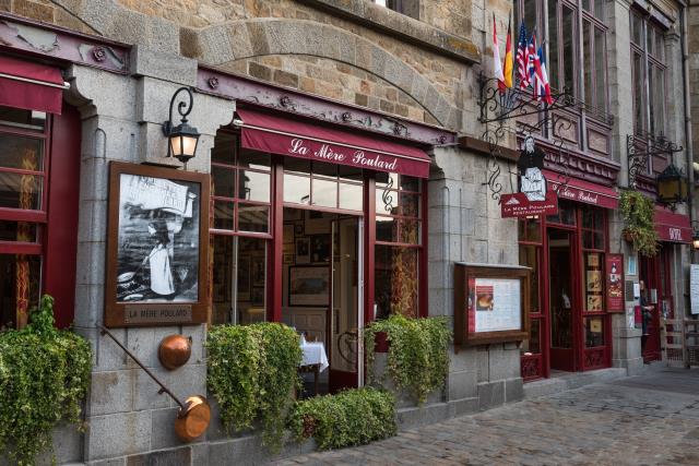Le restaurant La Mère Poulard a ouvert en 1888 et compte quelque 160 couverts.