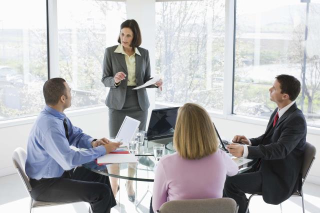 Pendant la réunion, il faut inciter les salariés à intervenir et encourager éventuellement des discussions entre eux.