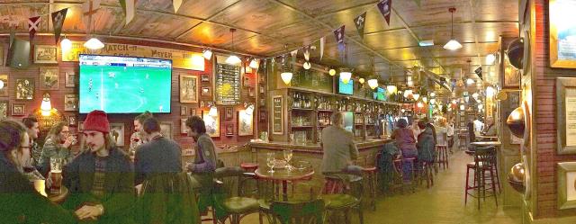 Directement inspiré d'un pub de Dublin, O'Green Oak à Mont-de-Marsan attire des clients de toute la région et même de Toulouse