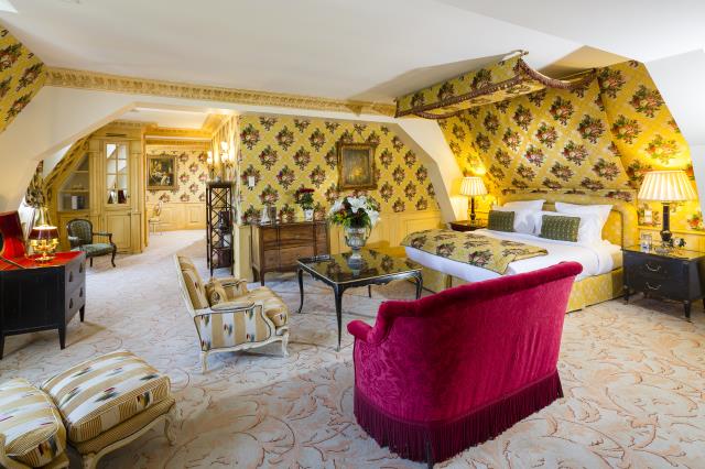 L'hôtel se veut un château 'contes de fées'. Situé en campagne, c'est le seul hôtel 5 étoiles avec spa le plus proche de Cognac.