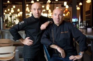 Les frères Pourcel (de gauche à droite : Laurent et Jacques) à Montpellier, dans leur restaurant...