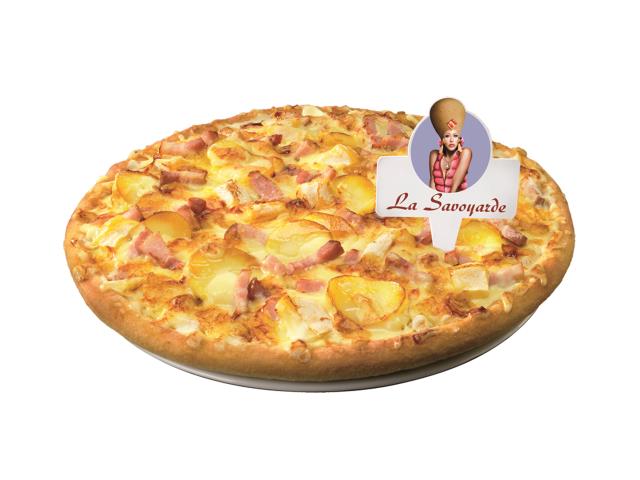 L'un des produits best-sellers de Domino's Pizza : la Savoyarde(pizza à base crème de fraîche légère, 100% mozzarella, lardons fumés, pommes de terre, reblochon AOP).