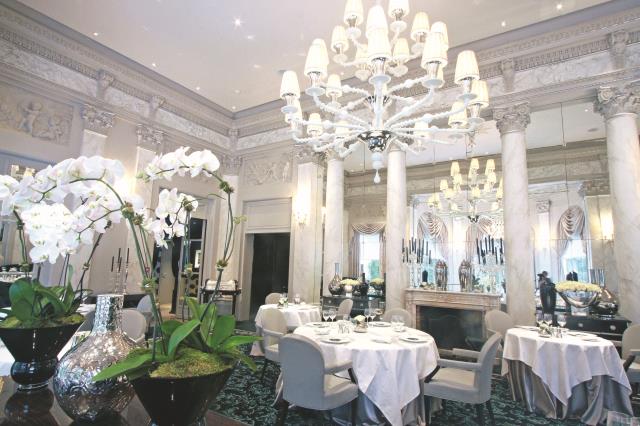 La salle de restaurant du Pré Catelan (trois étoiles au guide Michelin).