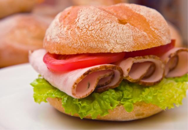 Les Français mangent sur le pouce 65 fois par an (restauration rapide), contre 30 dans un établissement avec service à table (restauration traditionnelle).