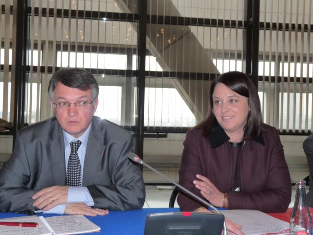François Nogué, président du conseil national de Pôle Emploi et Sylvia Pinel à Bercy pour le lancement de la mission visant à optimiser le potentiel emploi de la filière touristique française