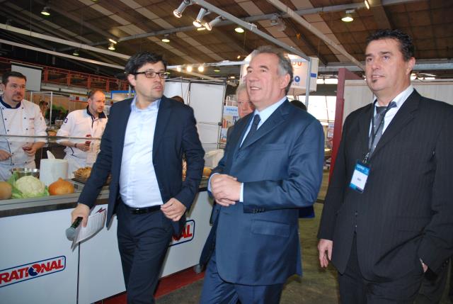 Yves Larrouture, président de l'Umih Béarn et Soule ( à droite) aux côtés de François Bayrou lors de l'inauguration du SAPHIR