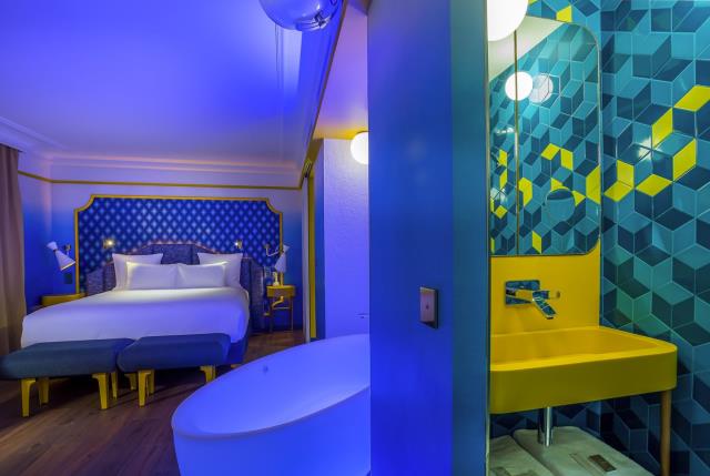 La chambre Blue Sunshine de l'hôtel Idol.
