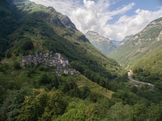 Corippo, membre de l’association italienne Albergo Diffuso, a transformé un village suisse en...