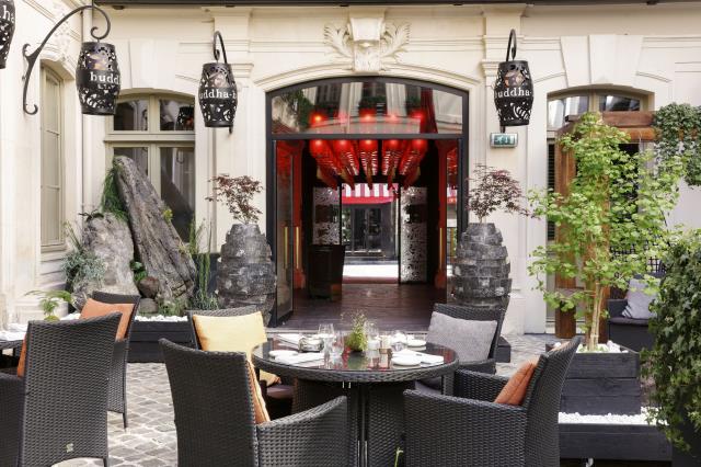 La terrasse du Buddha-bar hôtel Paris.