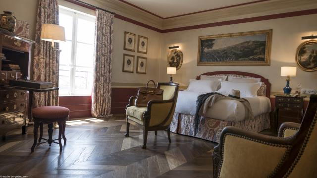 Ameublement et décoration des chambres et suites ont été confiés à Christophe Tollemer.