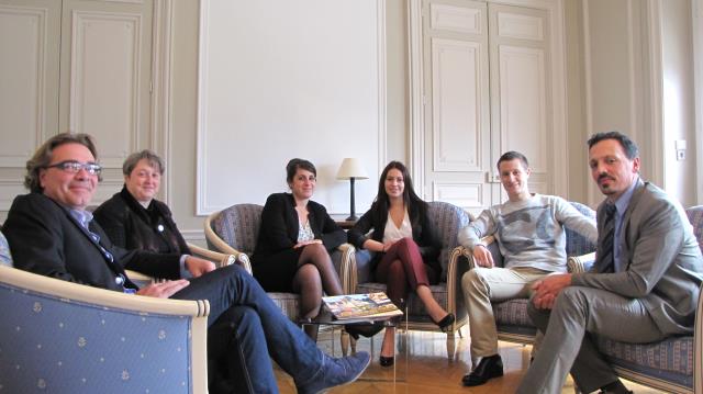 de gauche à droite : Nicolas Mialon, le proviseur, Sylvie Clastres, Gaëlle Cartier, Emma Heaton, Quentini Folini et Stéphane Bernat