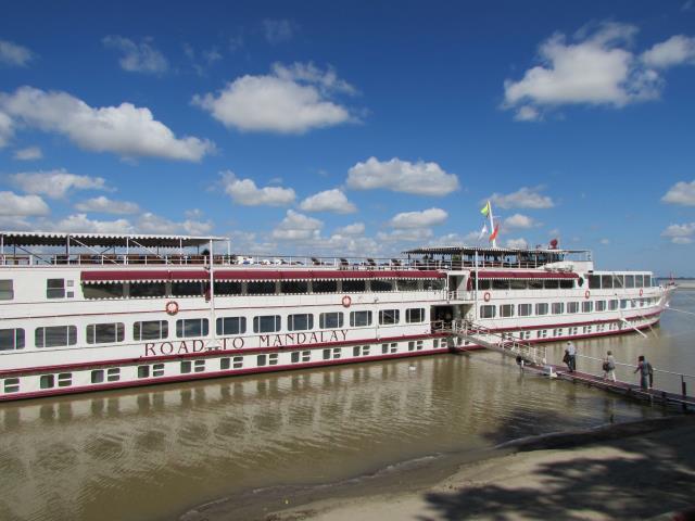 Un hôtel flottant sur fleuve Ayeyarwady, au coeur du Myanmar (ex-Birmanie)