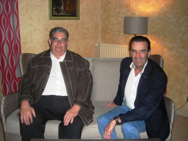 Michel Cousin (à gauche) cède sa place de président du CEH à Marc Cartier (à droite).