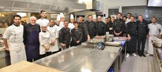 Chefs étoilés, MOF et élèves cuisiniers ont uni leurs compétences pur signer un prestigieux dîner...
