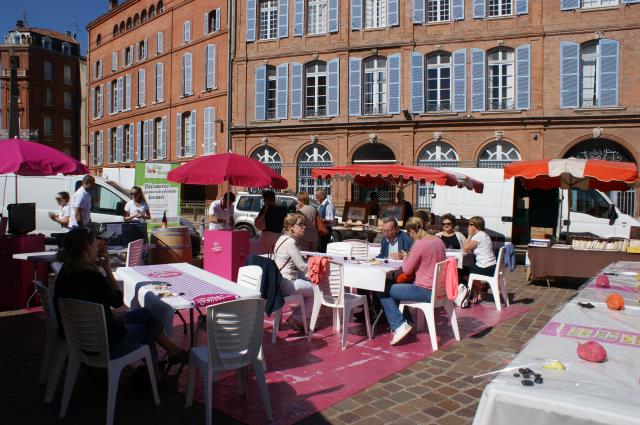 Place Saint-Etienne : des espaces libres disponibles pour le casse-croûte urbain