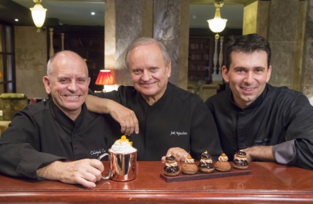 Christophe Cussac, Joël Robuchon et le chef pâtissier Patrick Mesiano.